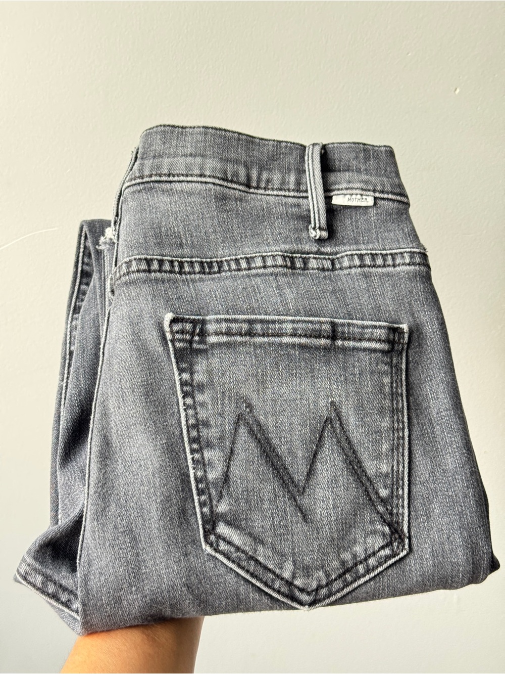 MOTHER The Hustler Ankle Fray Jeans in
Nightowl - Size 29